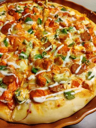 Large Chicken Tikka Pizza