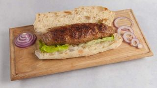 Punjena pljeskavica u lepinji 250g