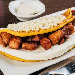Cachapa Con Cerdo Frito Y Queso Telita