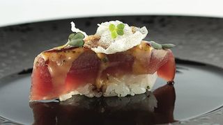 147. Nigiri maguro con tartufo