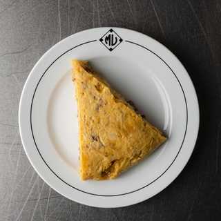 108 Truita de patata, espatlla ibèrica i carxofa