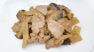 61.Maiale bambù e funghi