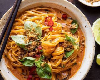 NOODLES BOWL WITH YELLOW CURRY