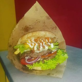 Сандвич с двойно месо (520г)