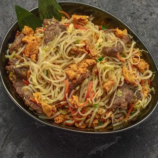 Fidea de orez cu carne de porc si ou