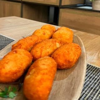 surtido de croquetas caseras de pollo