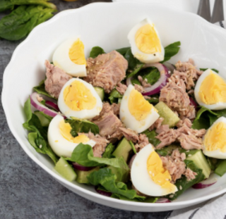 Ensalada Tropical Con Atún Y Huevo