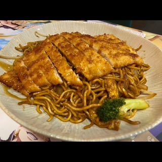 23b Yakisoba Con Pollo De Pan Rallado Frito