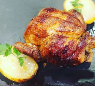 Medio pollo a la leña