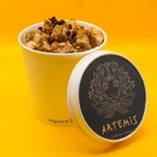 Filetto di pollo marinato e una salsa agrodolce di melograno e noci