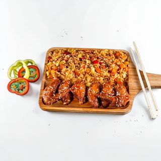 ქათმის ფრთები ბრინჯით და ბოსტნეულით