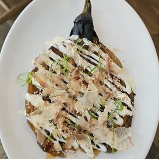 Okonomiyaki de berenjena a la llama