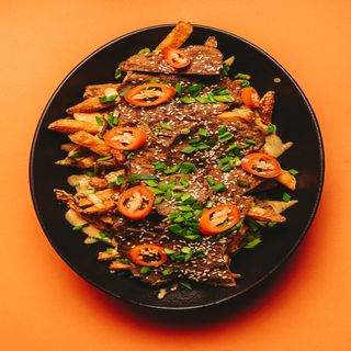 DOŁADOWANE FRYTY Z BULGOGI