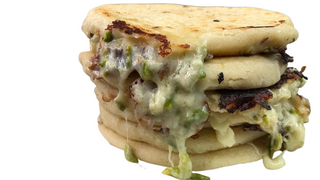 Pupusa de loroco y queso