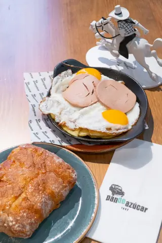 Huevos Rotos Con Foie