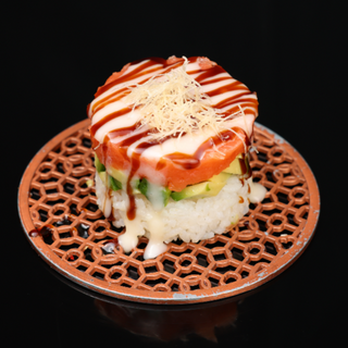 139. Tartar de salmón con aguacate 