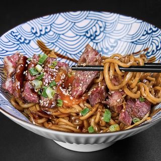  Удон зі свининою і овочами (280г)