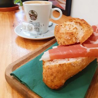 Café + Pitufo serrano