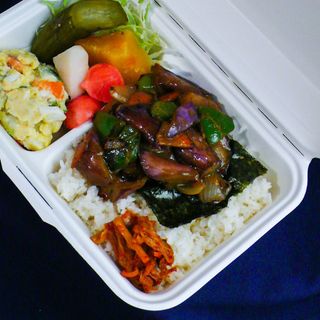 Bento box de berenjena saltada al Miso