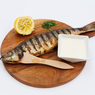 Scrumbie cu mamaliguta si mujdei 110/150Gr