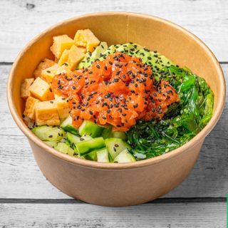 Poké de salmón noruego