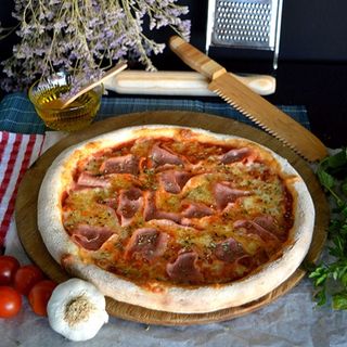 Pizza La Tradizionale Mediana (35 cm.)
