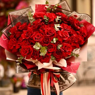 Buchet Romantic cu Trandafiri Rosii