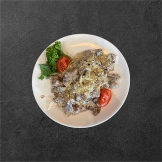 Говядина в сливочном соусе с грибами