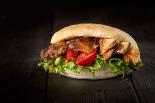Panino kebab carne kebab di pollo