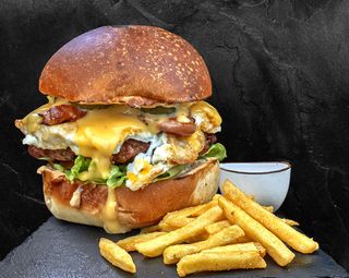 Чийзбургер Black angus (500г)