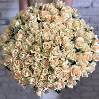 Акция! 101 роза кремовая