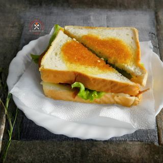 Sanduis  de jamón y  queso