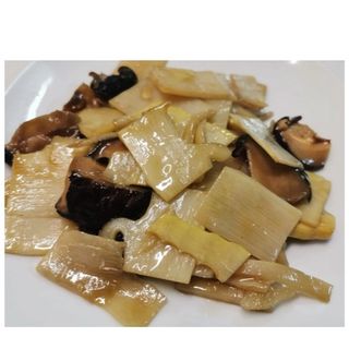 Funghi e bambù cinesi saltati