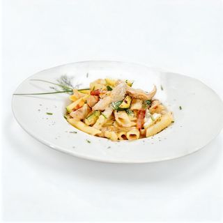 Penne rigate s piletinom i tikvicama