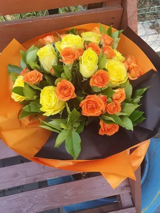 Buchet cu trandafiri veseli