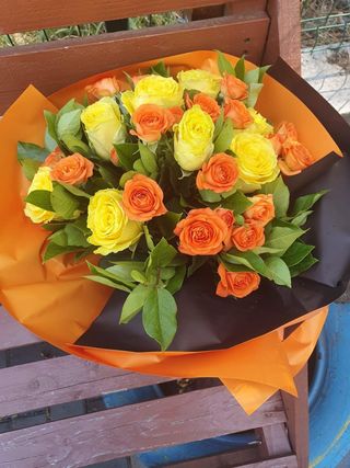 Buchet cu trandafiri veseli