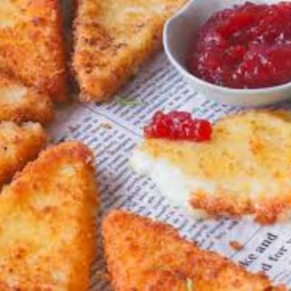 Queso Fresco Empanado y Frito con Mermelada