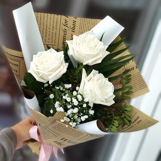 Buchet din 3 trandafiri albi - Blanca