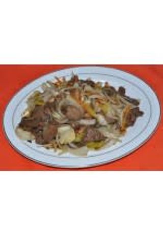 136. Телешко с лук (600г)