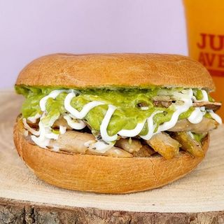 Vegan Bagel Chicken & Guacamole