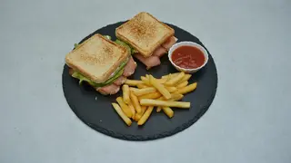 Tost sendvič sa pršutom