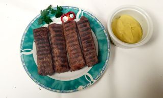 Mici 4 bucati, mustar+ 4 felii de paine