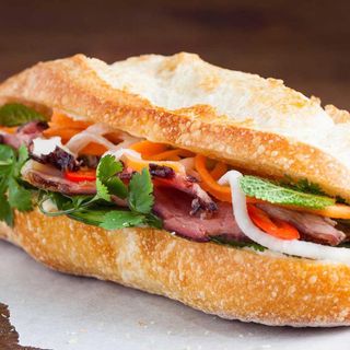 Bocadillo De Cerdo A La Barbacoa Estilo Vietnamita