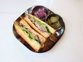 GLOVОСендвіч з ростбіфом