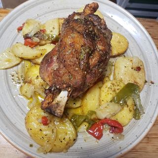 Codillo De Cerdo Guisado