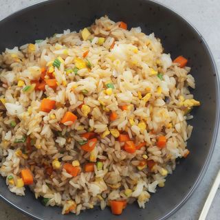 Yakimeshi vegetariano