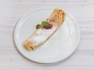 Z konfiturą  i cukrem pudrem