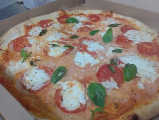 Pizza caprese