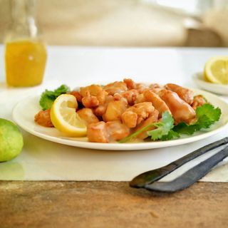 Pollo Fritto con Salsa Limone