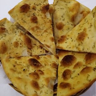 Focaccia cu mozzarella si parmezan